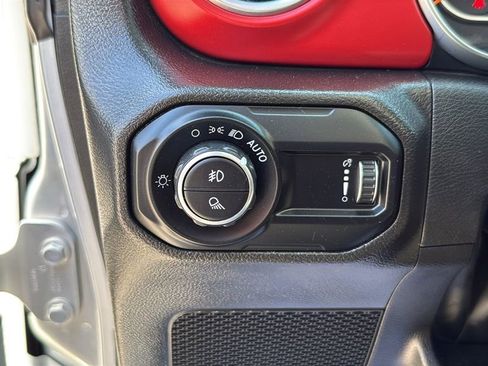 Used 2023 Jeep Gladiator Rubicon w/ Cold Weather Group image 17