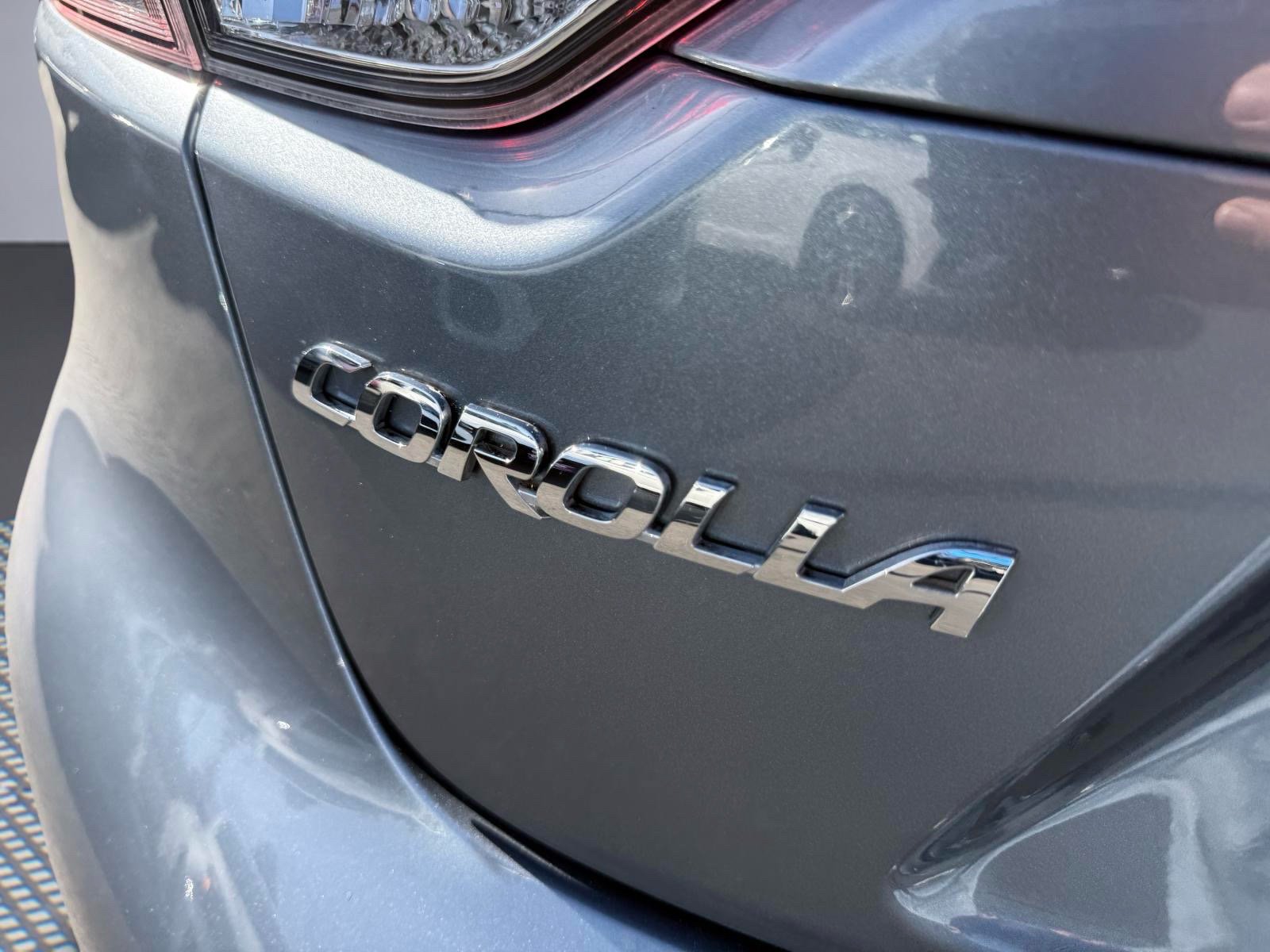 Used 2025 Toyota Corolla LE FWD image 5