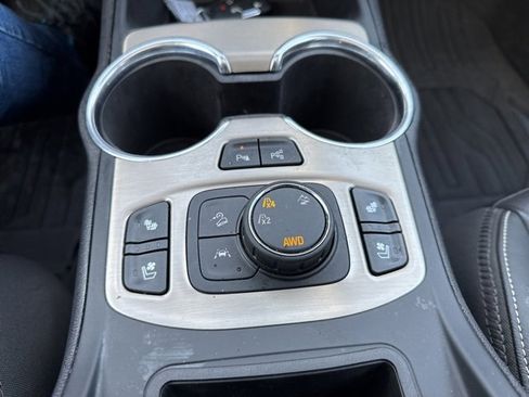 Used 2024 GMC Terrain Denali w/ Black Diamond Edition image 20