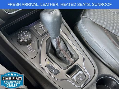 Used 2019 Jeep Cherokee Trailhawk AWD/4WD image 17