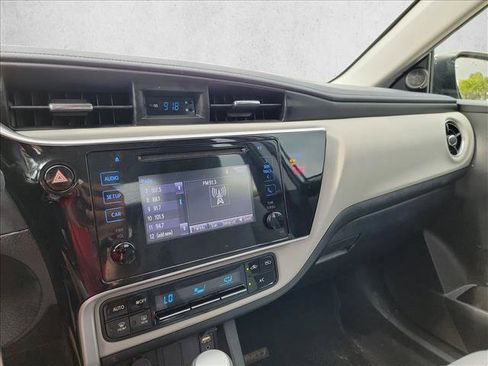 Used 2019 Toyota Corolla LE FWD image 19