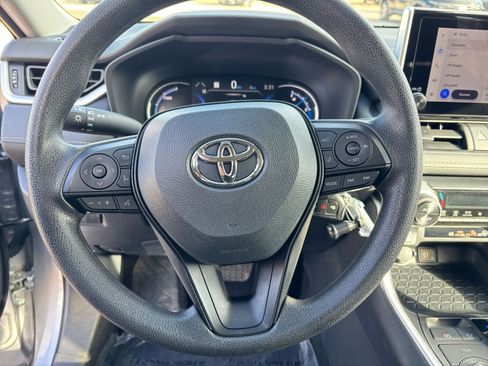 Used 2025 Toyota RAV4 LE image 27