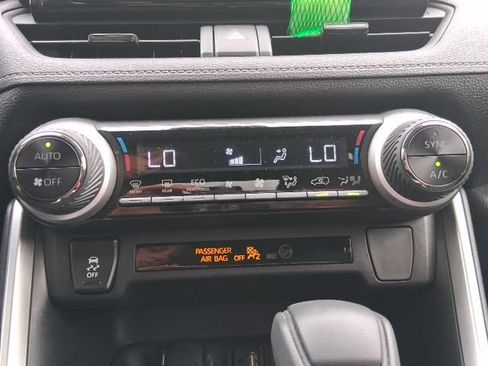 Used 2019 Toyota RAV4 LE w/ Carpet Mat Package AWD/4WD image 25