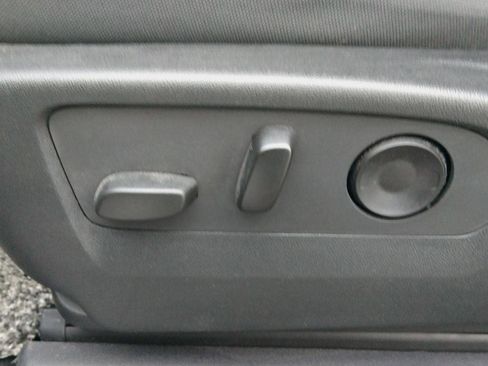 Used 2024 Chevrolet Silverado 2500 Custom w/ Custom Value Package image 15