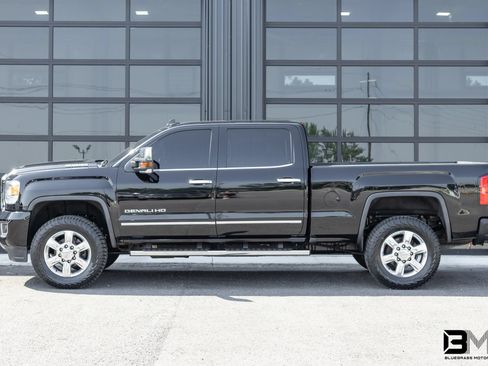 Used 2019 GMC Sierra 3500 Denali w/ Duramax Plus Package AWD/4WD image 4