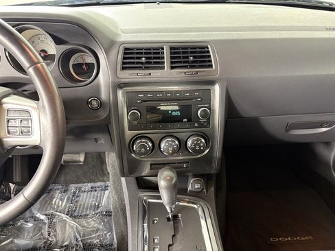Used 2014 Dodge Challenger SXT image 24