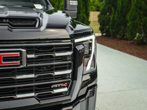 Used 2026 GMC Sierra 2500 AT4 AWD/4WD image 6
