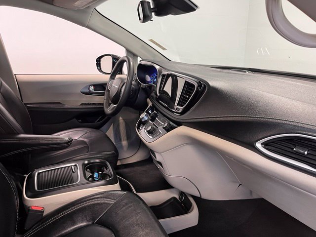 Used 2024 Chrysler Pacifica Limited FWD image 11