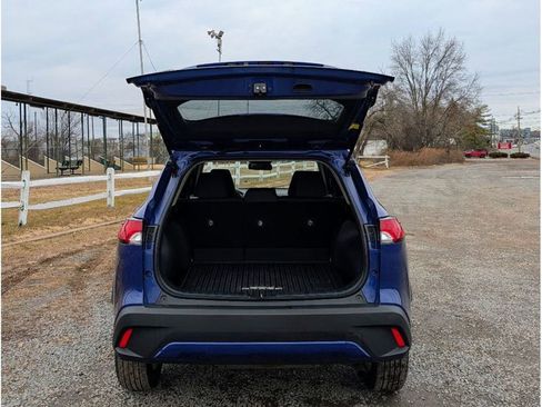 Used 2024 Toyota Corolla Cross LE image 13