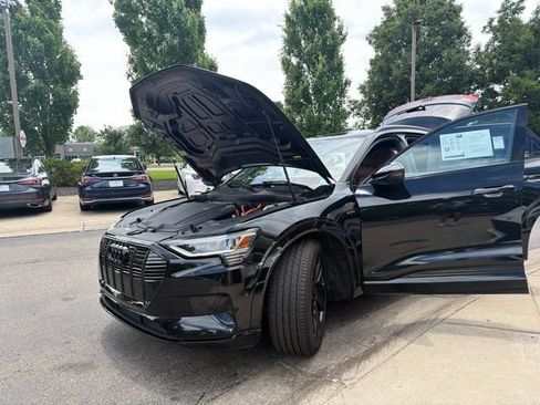 Used 2023 Audi e-tron Premium Plus AWD/4WD image 10