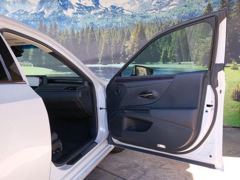 Used 2021 Lexus ES 300h w/ Premium Package FWD image 28