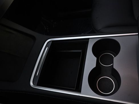 Used 2023 Tesla Model Y Performance image 30