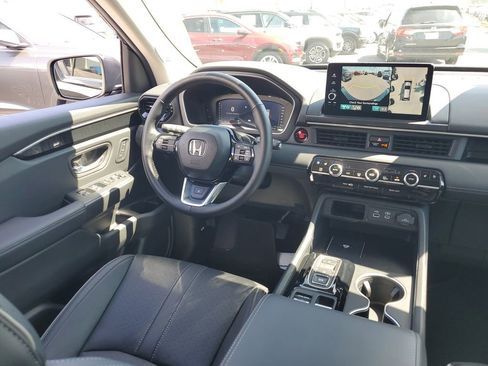 Used 2025 Honda Pilot Elite image 13