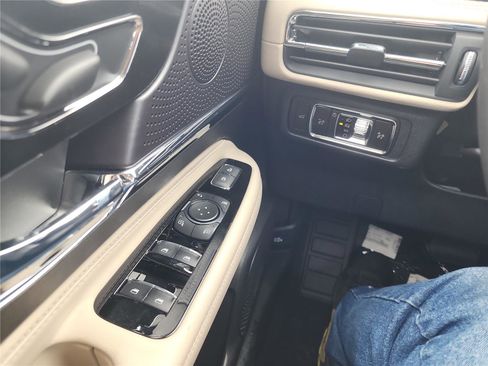 New 2026 Lincoln Corsair Premiere image 29