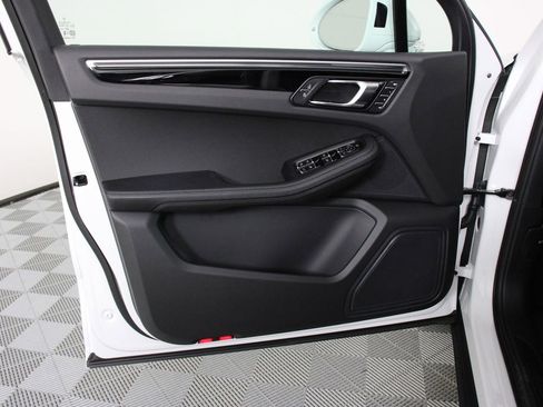 New 2026 Porsche Macan image 21