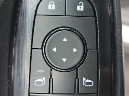 Used 2024 Nissan Rogue SV image 17