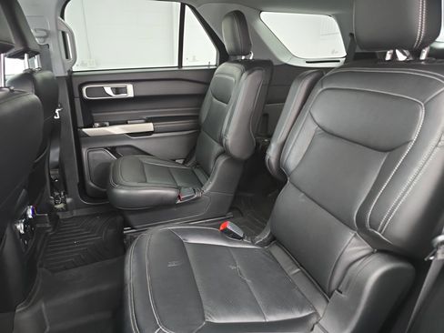 Used 2022 Ford Explorer XLT w/ Class IV Trailer Tow Package image 15
