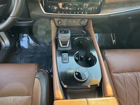 Used 2024 Nissan Rogue Platinum w/ Platinum Premium Package image 14