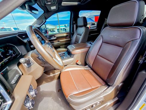 Used 2024 GMC Sierra 3500 Denali w/ Technology Package image 25