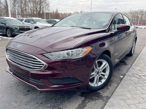 Used 2018 Ford Fusion SE image 1
