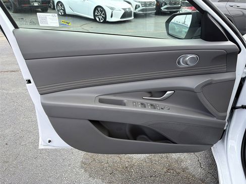 Certified 2025 Hyundai Elantra SEL image 10