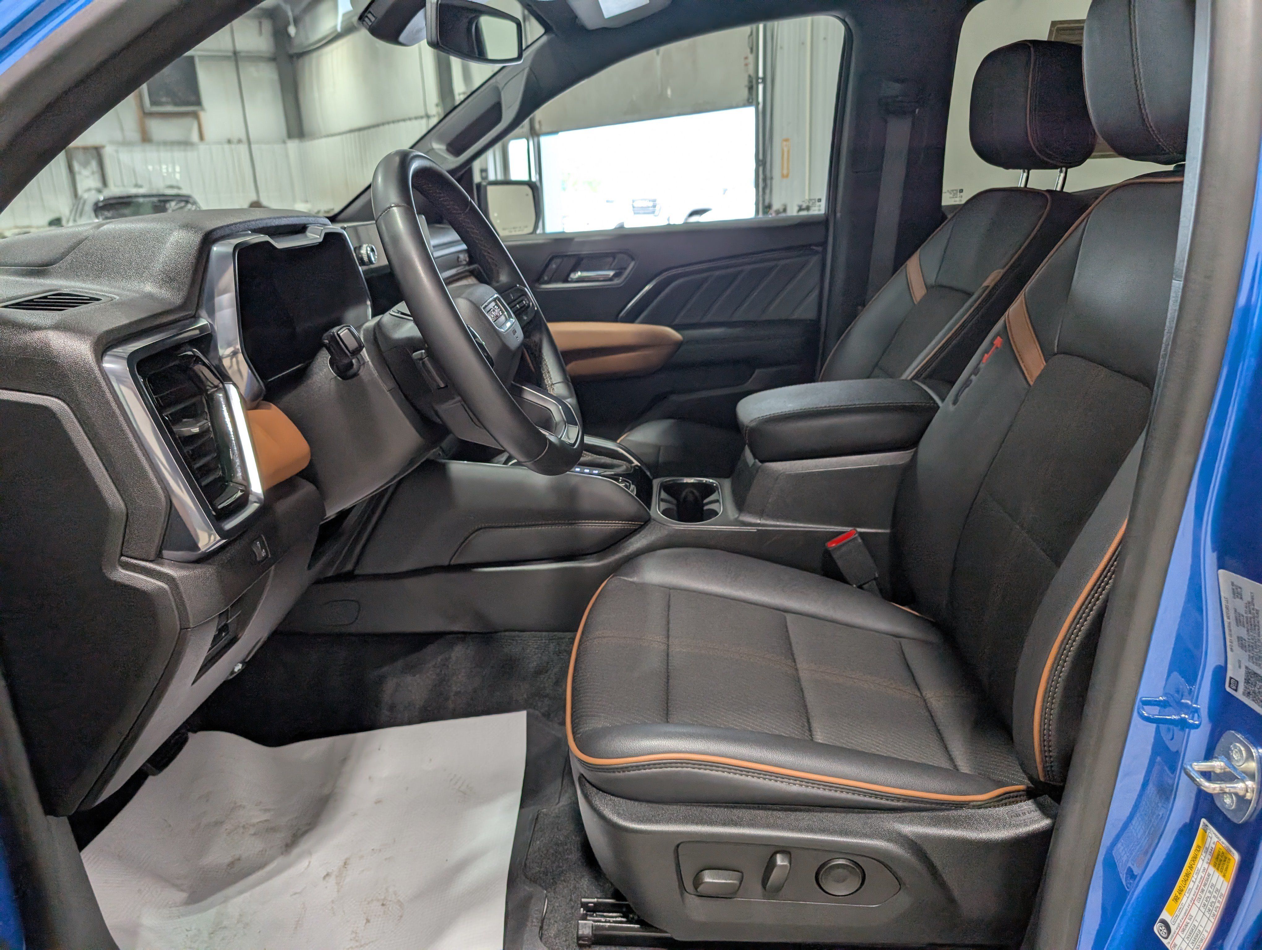 Used 2023 GMC Canyon AT4 w/ Technology Package AWD/4WD image 14