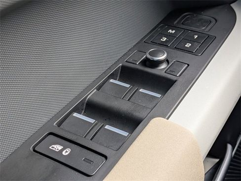 Used 2021 Land Rover Defender 110 X-Dynamic SE image 27