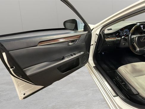 Used 2013 Lexus ES 350 w/ Luxury Pkg FWD image 24