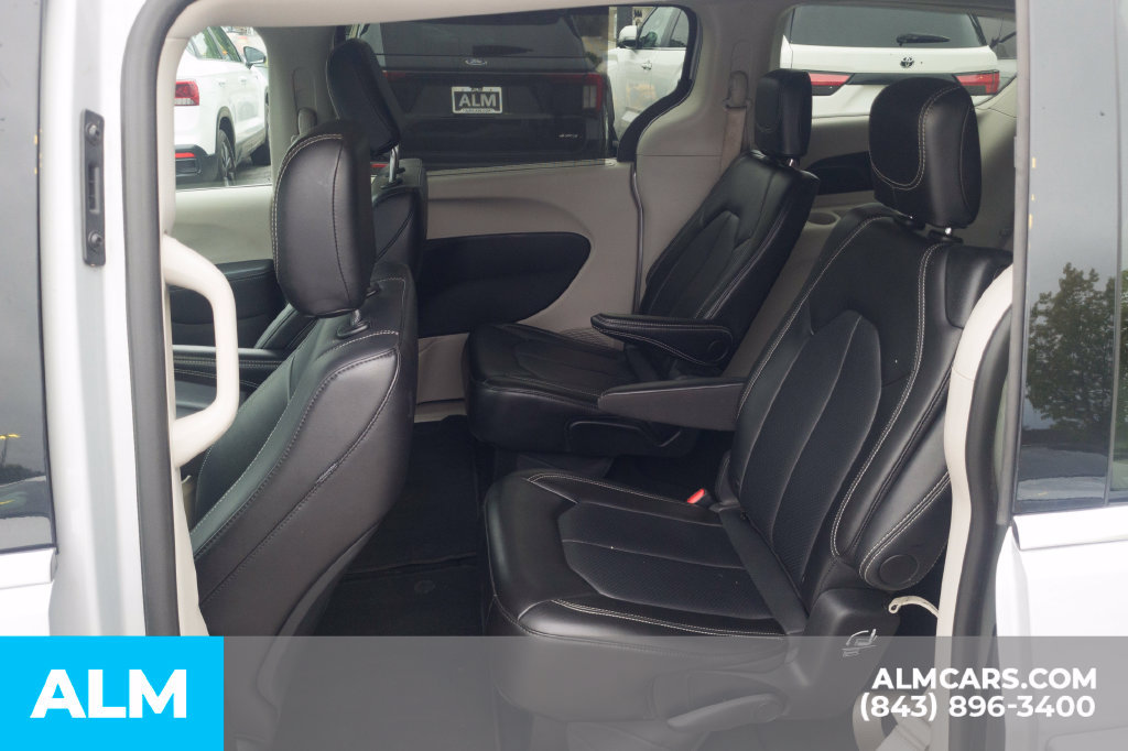 Used 2024 Chrysler Pacifica Touring-L FWD image 17