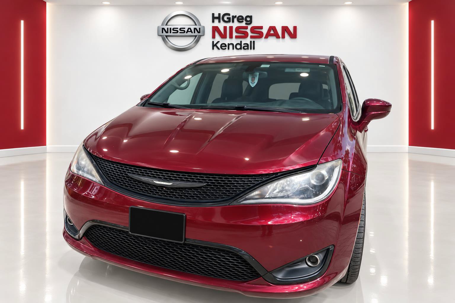 Used 2019 Chrysler Pacifica Touring Plus w/ S Appearance Package FWD image 3
