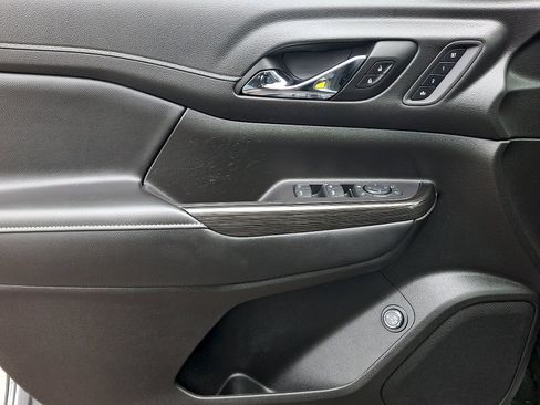 Used 2022 GMC Acadia SLT w/ Elevation Edition image 15