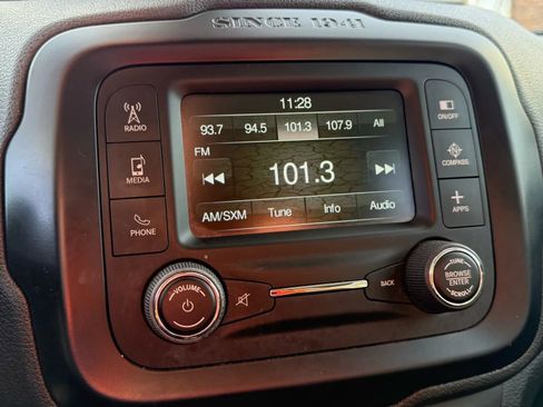 Used 2017 Jeep Renegade Latitude image 17