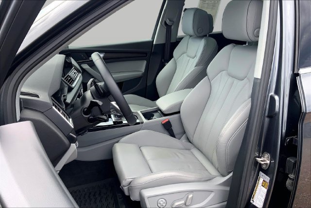 Used 2023 Audi Q5 e Premium w/ Convenience Package AWD/4WD image 17