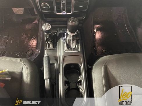 Used 2023 Jeep Wrangler Unlimited Sahara AWD/4WD image 9