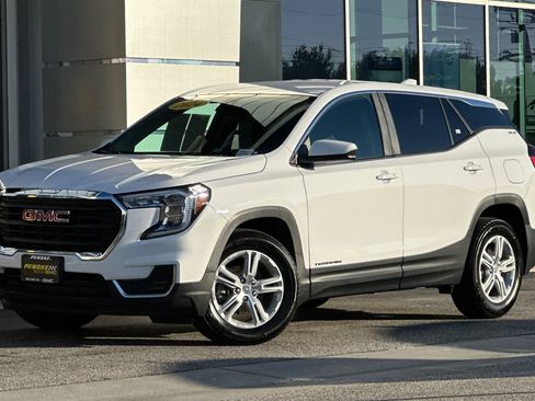 Used 2024 GMC Terrain SLE image 8