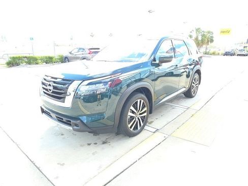 Used 2025 Nissan Pathfinder Platinum w/ Cargo Package image 8