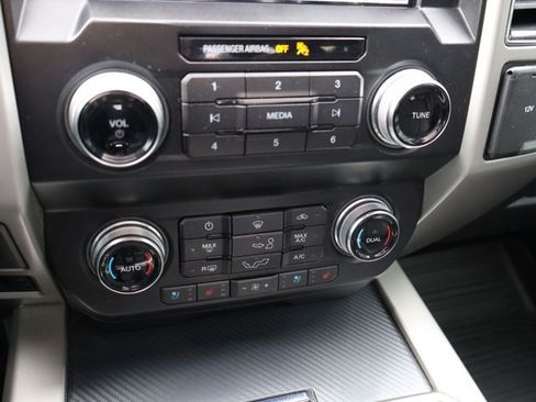 Used 2019 Ford F150 Lariat w/ Equipment Group 502A Luxury AWD/4WD image 17