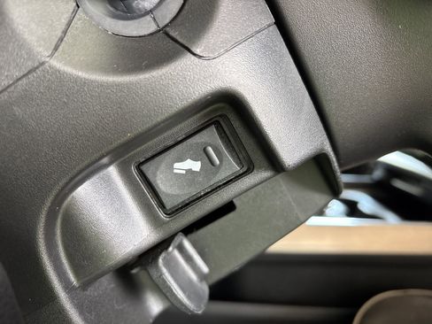 Used 2022 RAM 3500 Laramie w/ Chrome Appearance Group image 13