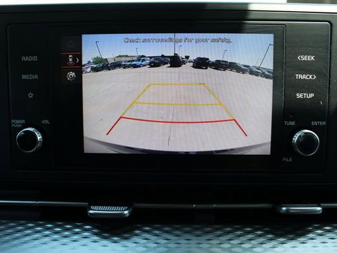 Used 2024 Kia Carnival LX FWD image 13