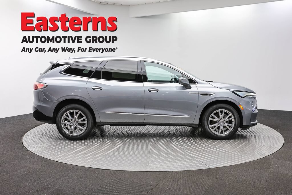 Used 2023 Buick Enclave Essence w/ Experience Buick Package FWD image 5