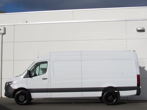 New 2025 Mercedes-Benz Sprinter 4500 image 4