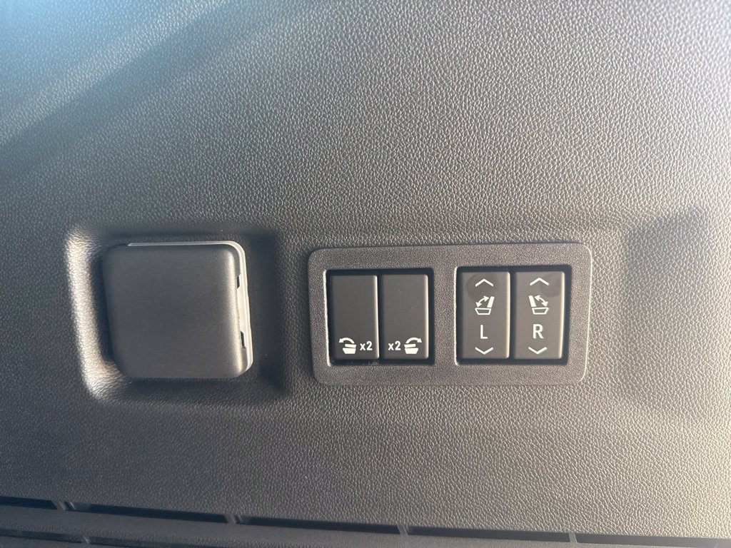 Used 2026 GMC Yukon Elevation AWD/4WD image 12