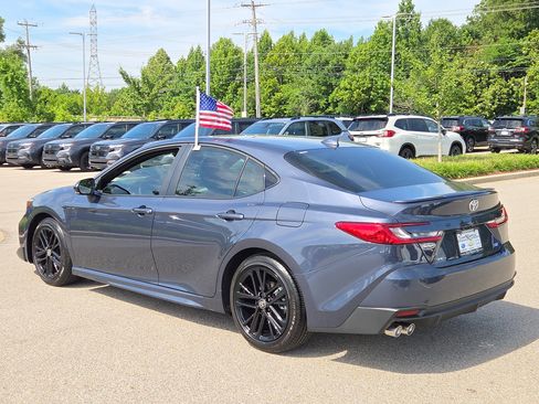 Used 2026 Toyota Camry SE FWD image 5