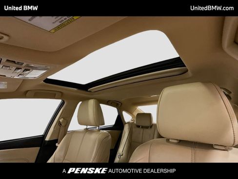 Used 2016 Toyota Avalon Limited w/ Toyota Safety Sense Package image 12