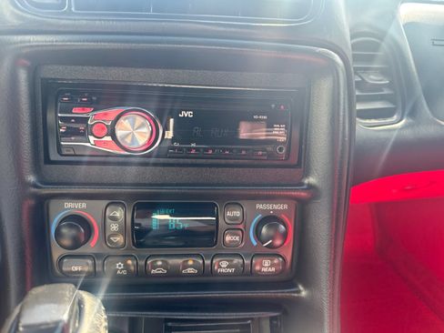 Used 2002 Chevrolet Corvette Convertible w/ Preferred Equipment Group2 RWD image 18