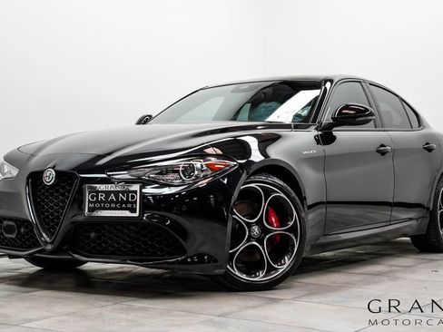 Used 2023 Alfa Romeo Giulia Veloce AWD/4WD image 1