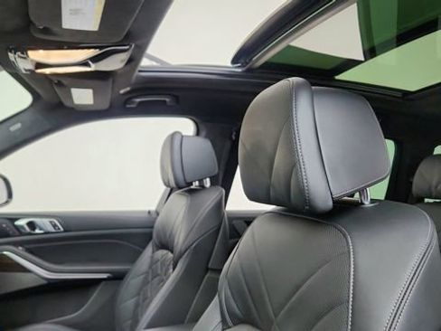 Used 2024 BMW X7 xDrive40i w/ M Sport Package image 37