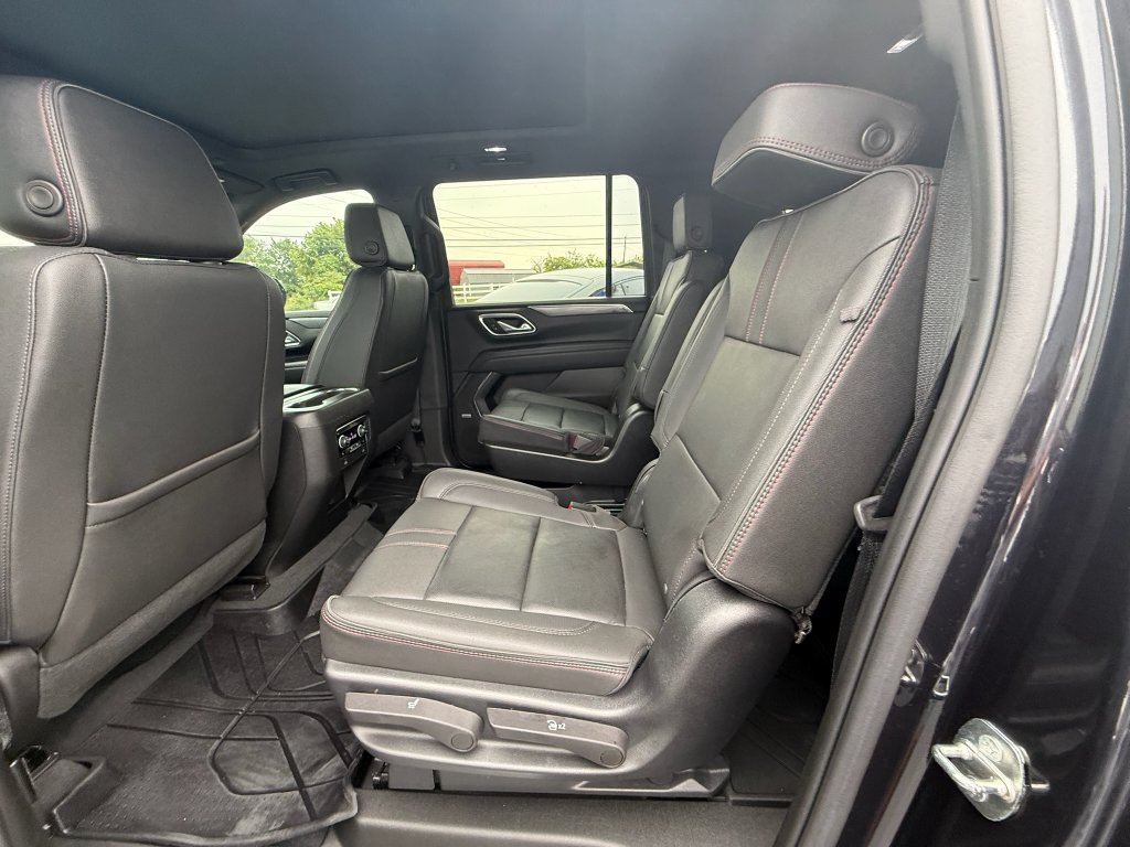 Used 2023 Chevrolet Suburban RST w/ Sport Performance Package AWD/4WD image 18