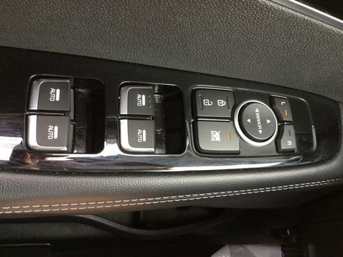 Used 2019 Kia Sorento SX image 18