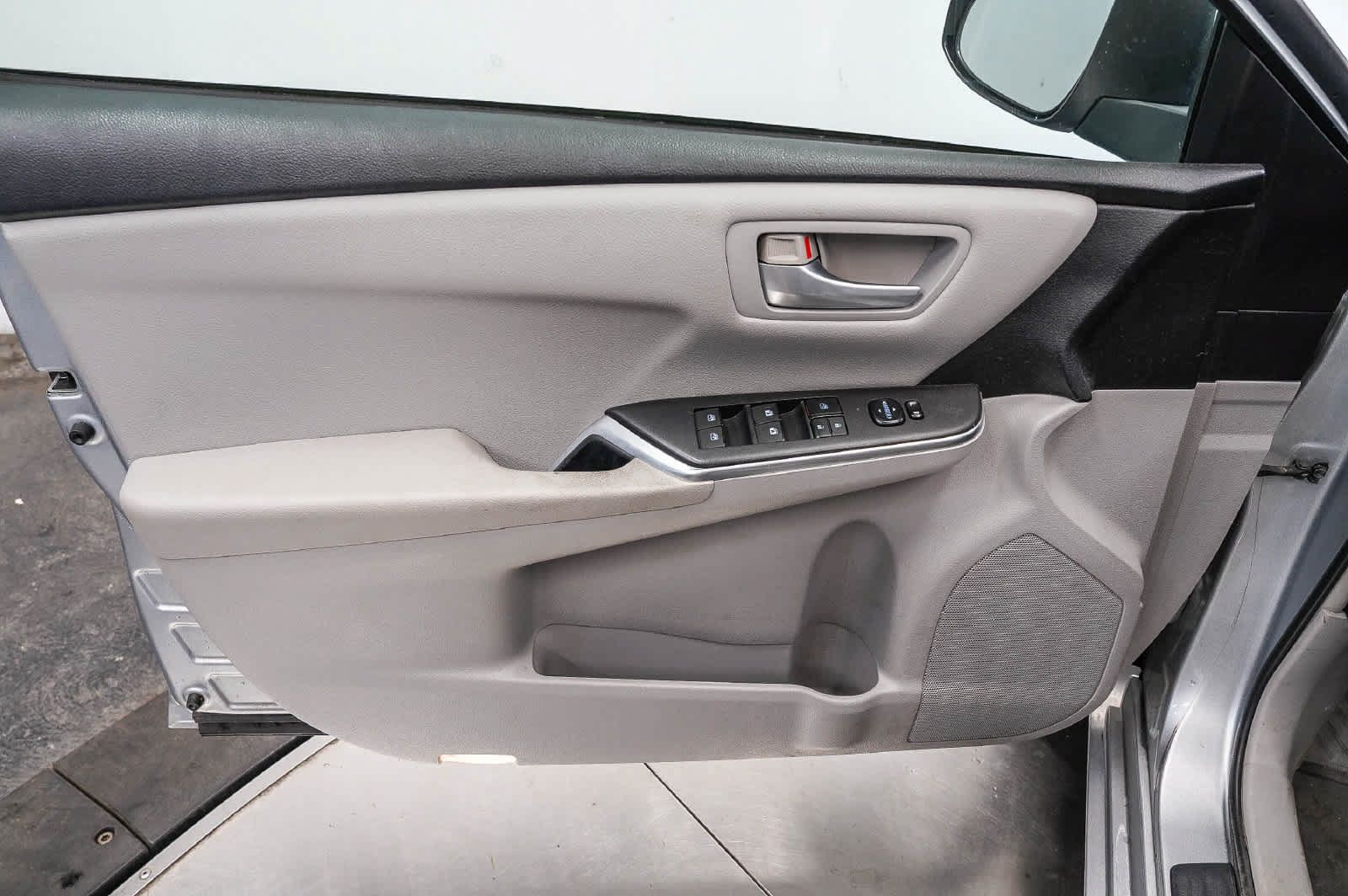 Used 2016 Toyota Camry LE FWD image 21